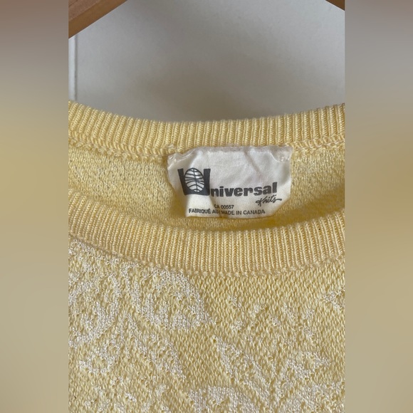 Vintage Medium pale yellow floral short sleeve light sweater. - Picture 4 of 4